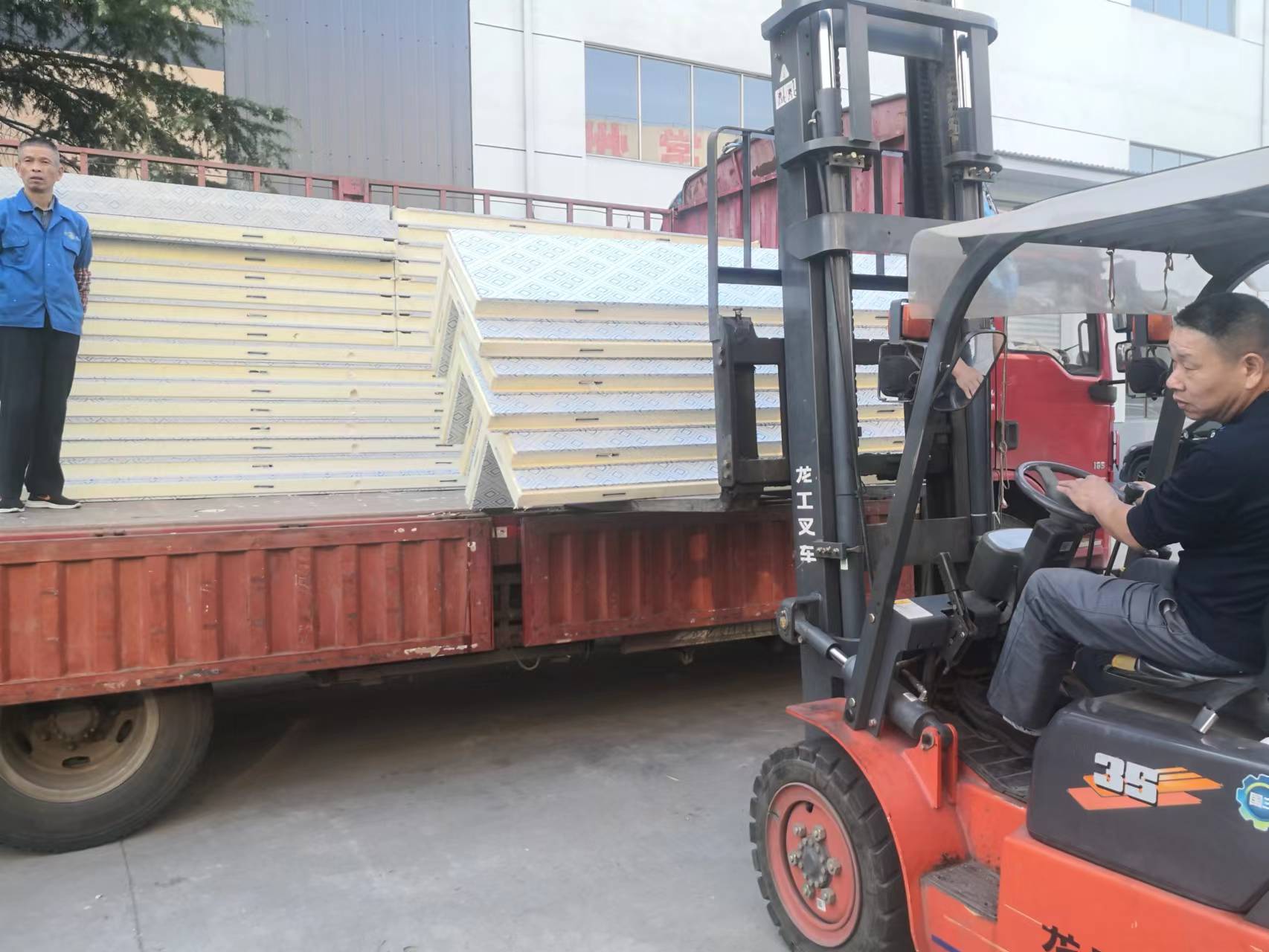 5fa5d8b11e8129a2363320f4326eed1